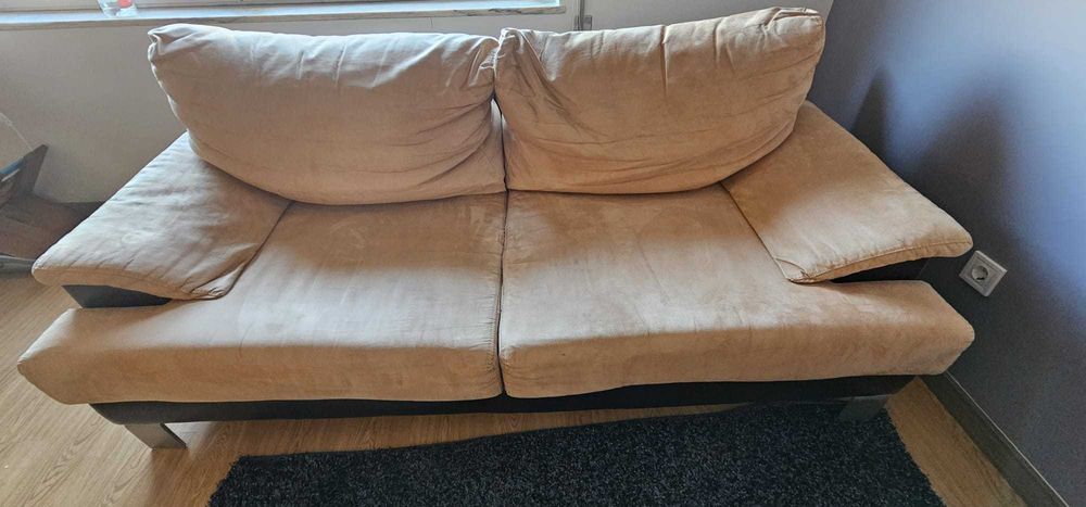 Conjunto de 2 sofás e Puff