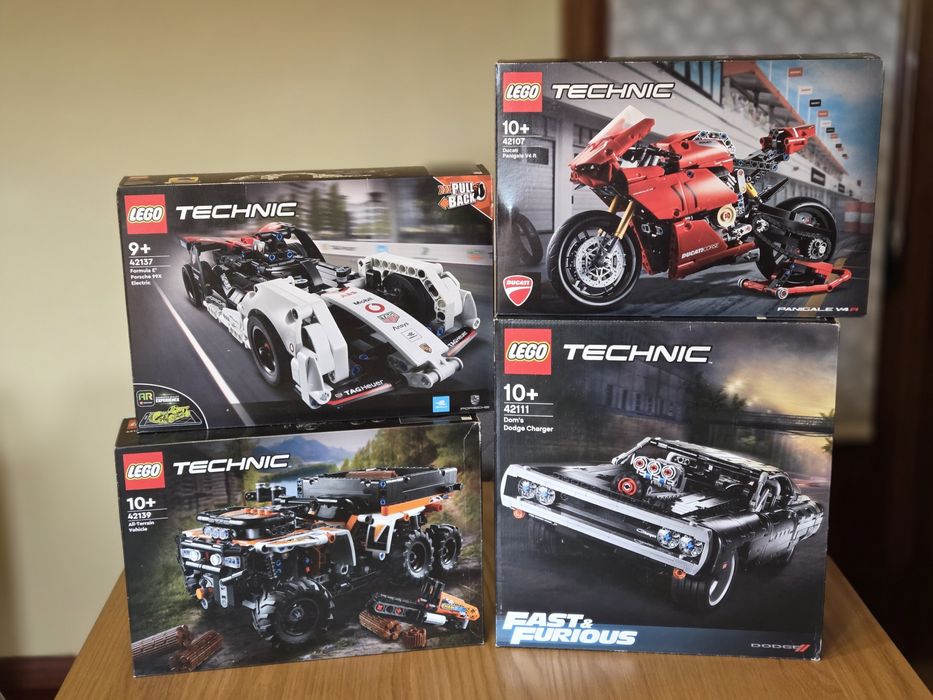 Lego technic Doms Dodge Charger - 160€