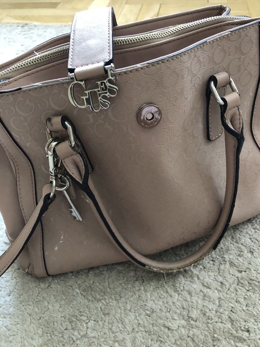 Elegancka  tirebka Guess pudrowy  roz