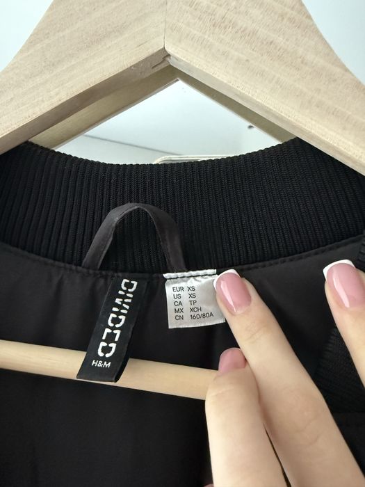 Бомбер H&M на кнопках