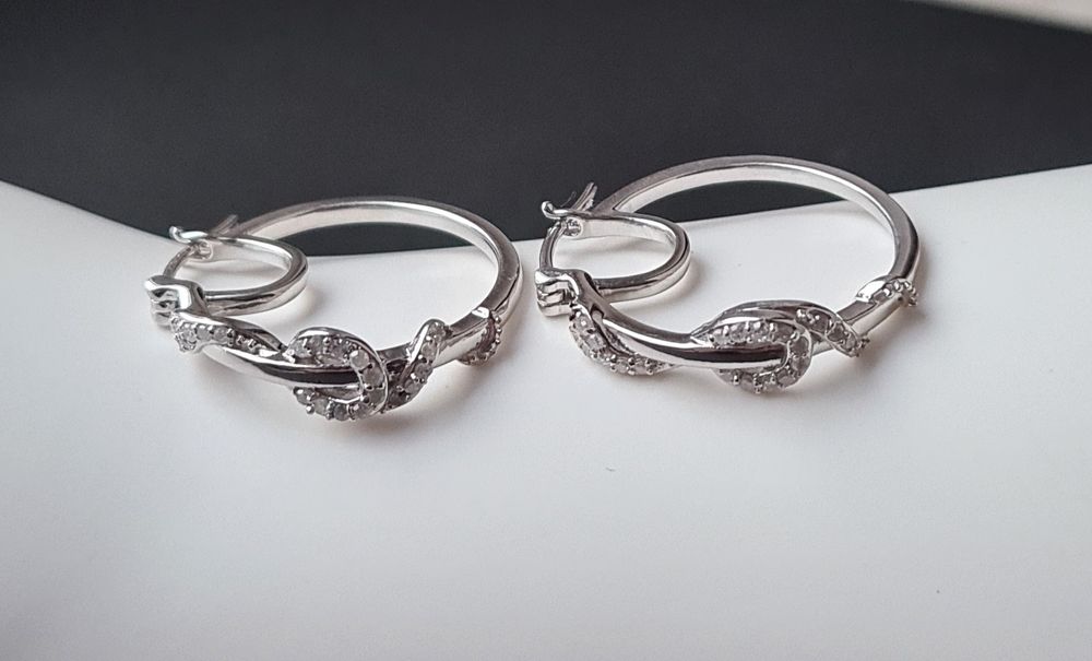 Srebrne kolczyki z diamentami białymi I czarnymi