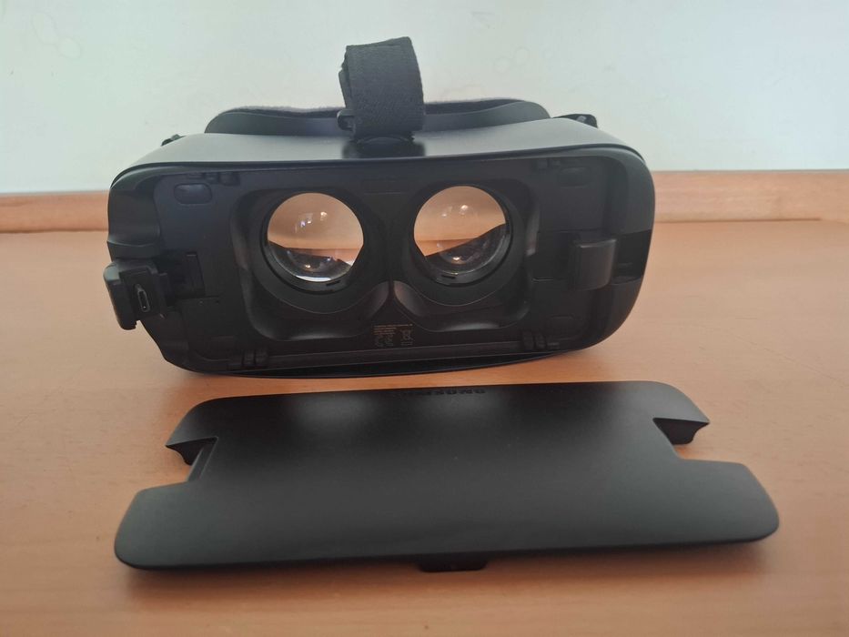 Sprzedam gogle VR Samsung Gear VR Powered by Oculus – stan bardzo dobry