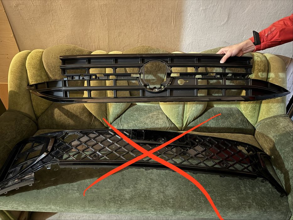 Продам решетку радиатора Volkswagen Touareg 3 R- line 760853651AKBUS