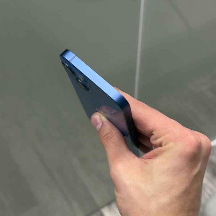 Продам айфон 13 512