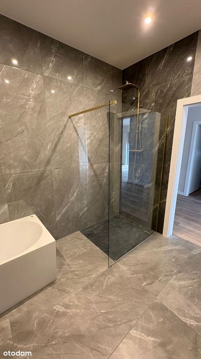 Nowy dom gotowy do wprowadzenia.