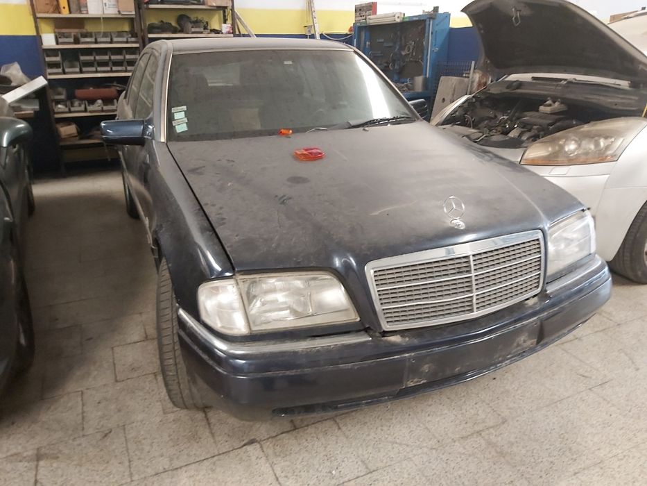 Mercedes para péças