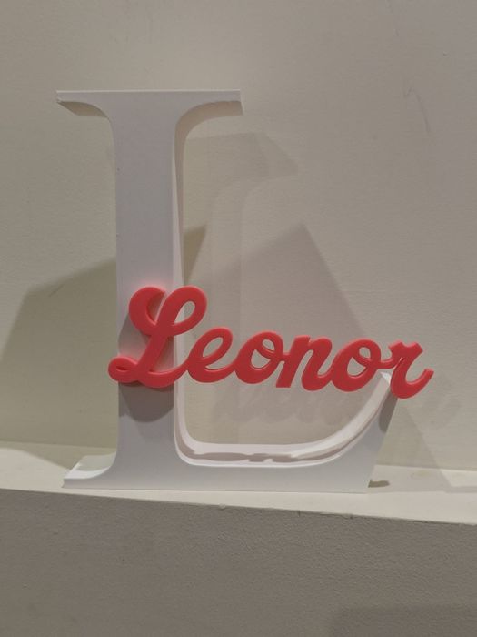 Peça personalizada com inicial e nome – Presente exclusivo e elegante!