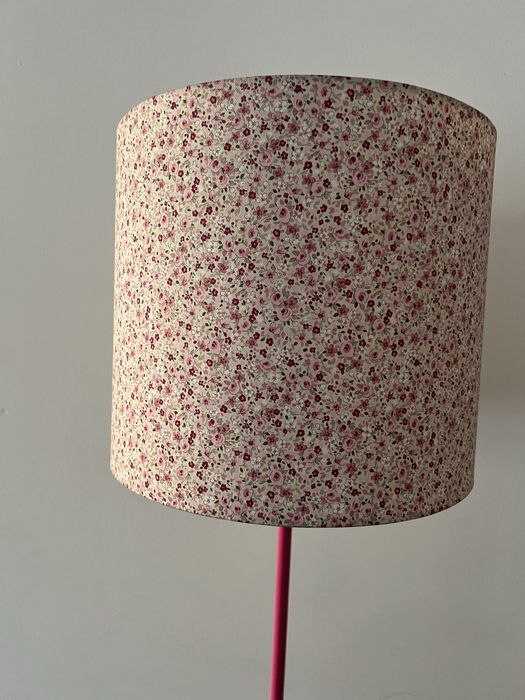 Candeeiro de pé rosa