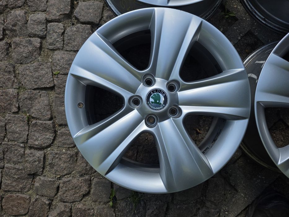 Oryginalne felgi aluminiowe SKODA YETI 17" 5x112 ET 45 Octavia Scout