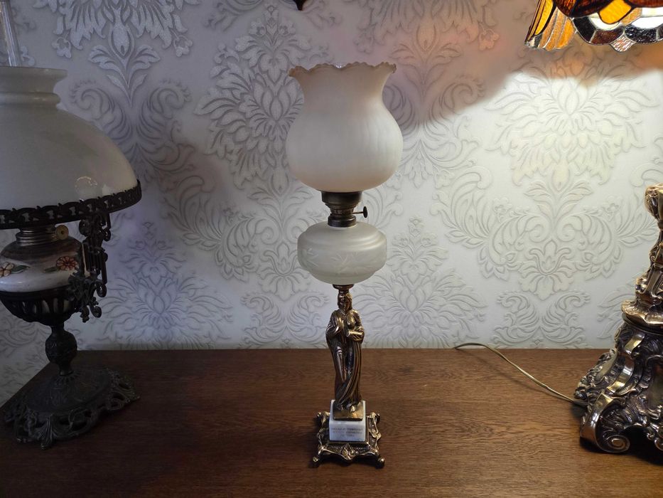 Mosiężna Lampa Naftowa Kolumnowa Kariatyda