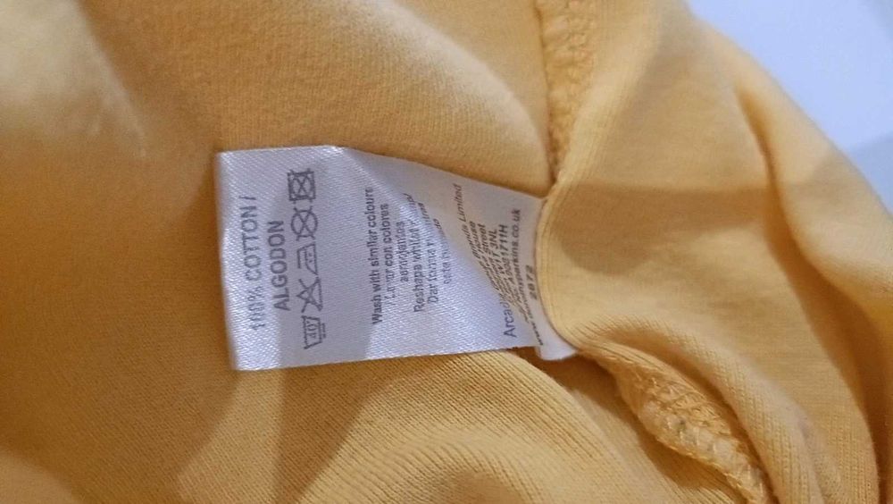 żółty t-shirt