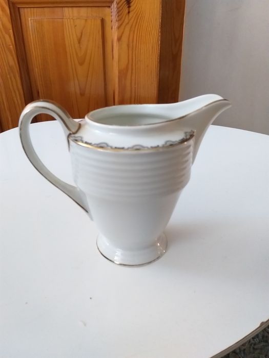 Stary porcelanowy dzbanek firmy Sorauu rezerwacja