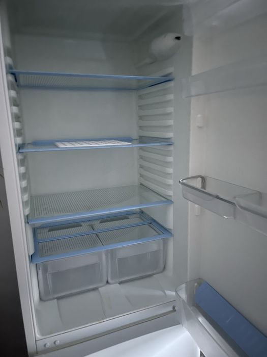 Холодильник  Indesit