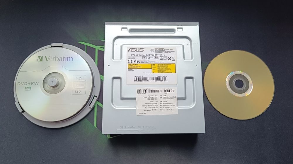 Новый DVD-RW привод ASUS DRW-24F1ST с ним отдам новые dvd диски