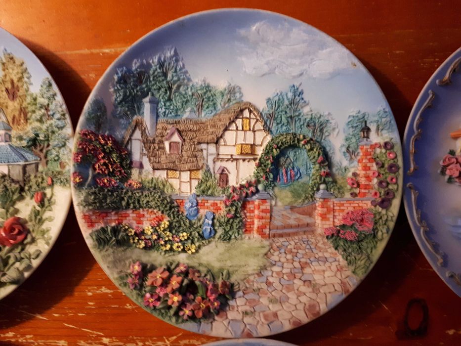 Colecção de 6 quadros redondos em relevo