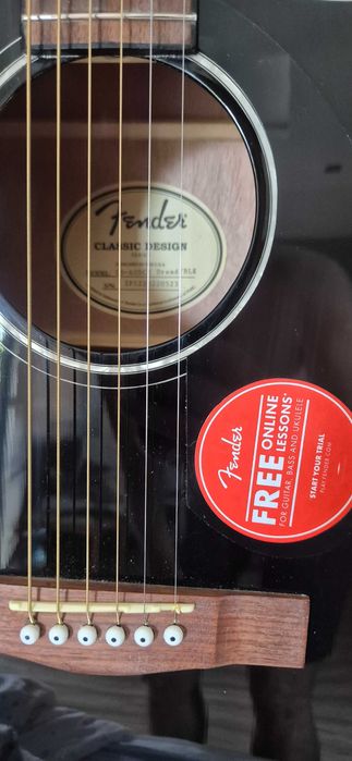 Fender CD-60SCE gitarę