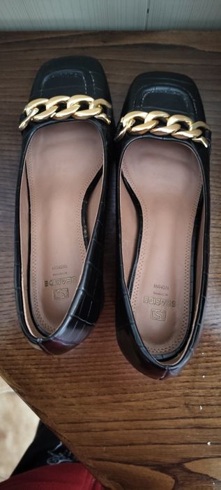 Sapatos de salto estilo clássico