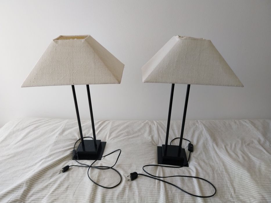 2 Candeiros de mesa de cabeceira  modernos