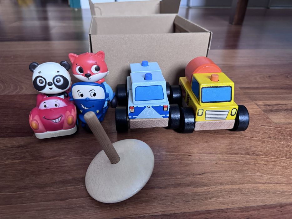Zestaw pierwszych samochodzików dla maluszka
