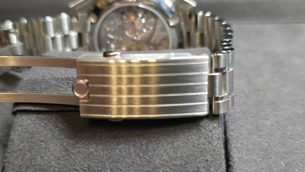 Omega Speedmaster White 310.30.42.50.04.001