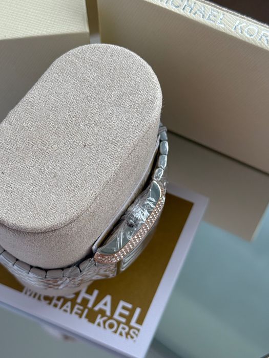 Годинник срібно-золотий Michael Kors MK4744 часы женские