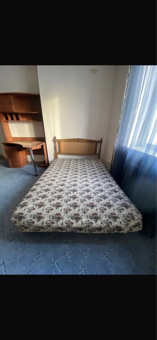 Продам кровать полутоную в нормальном состоянии ,деревяная.