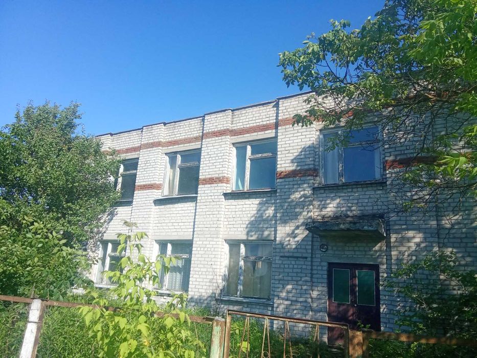 Готова автобаза (АТП) та логістичний комплекс 1476 м² на ділянці 1,24 га біля траси М-06, м. Радомишль