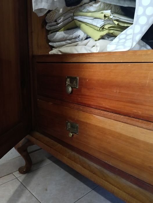 Roupeiro antigo madeira