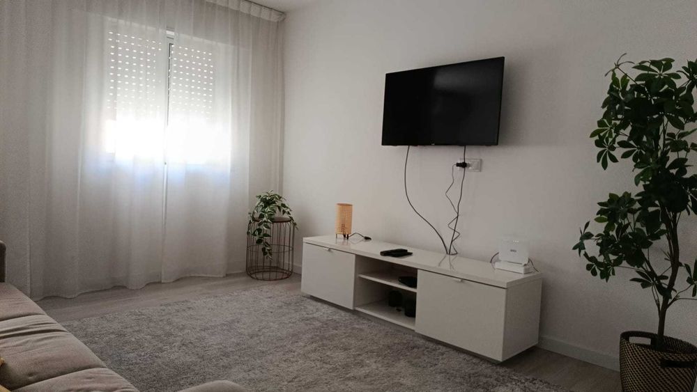 Novo apartamento T2 para alugar no centro de Guimarães (AL)