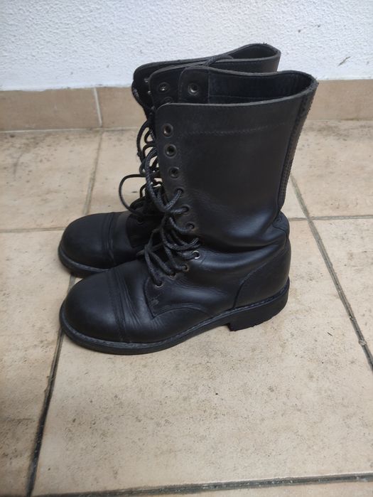 Botas militares usadas