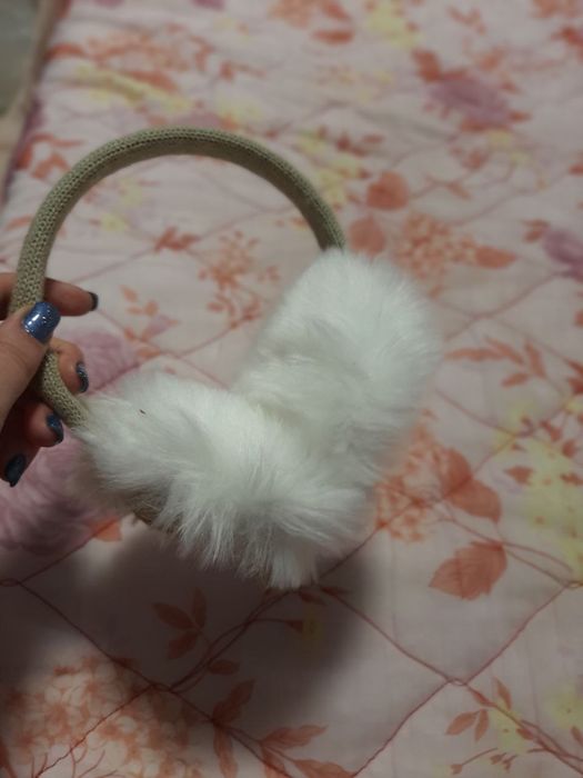 Теплые наушники белые