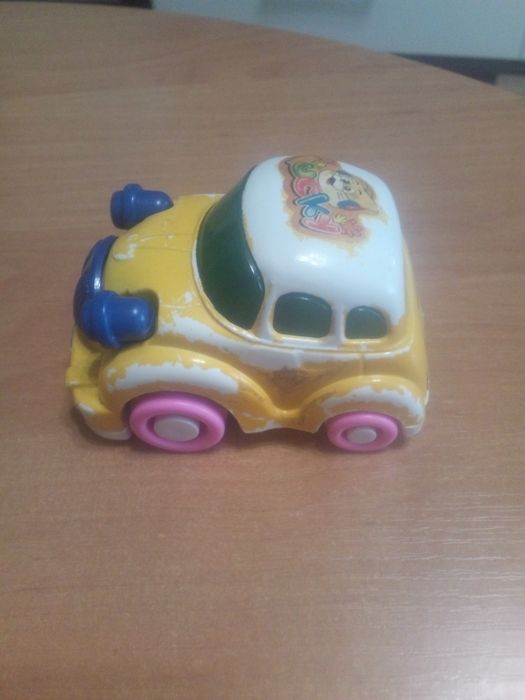 Маленькая машинка.