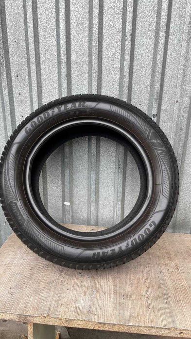 Шини б/у 235 55 R17 GoodYear Vector 4Seasons Gen3