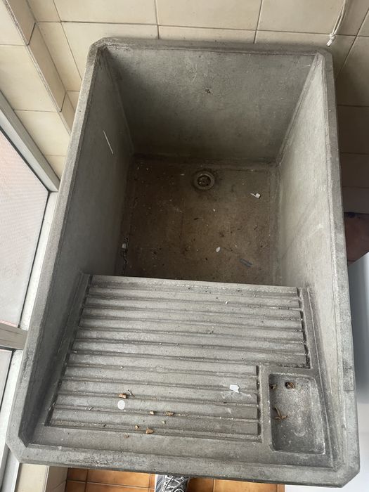 Tanque em betão como novo