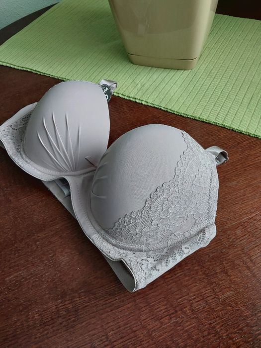 Бюстгальтер  90-D Новий