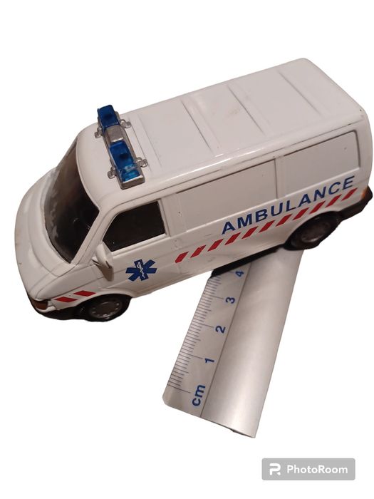 Autko metalowe Ambulans