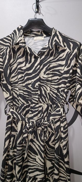 Sprzedam sukienkę długa. Zebra.