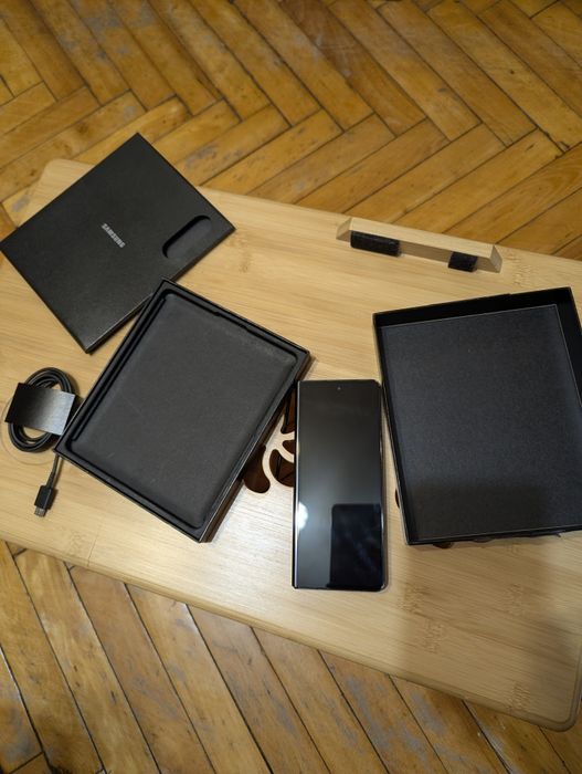 Samsung Galaxy FOLD 5 Black  12/512  в ідеальному стані 10/10