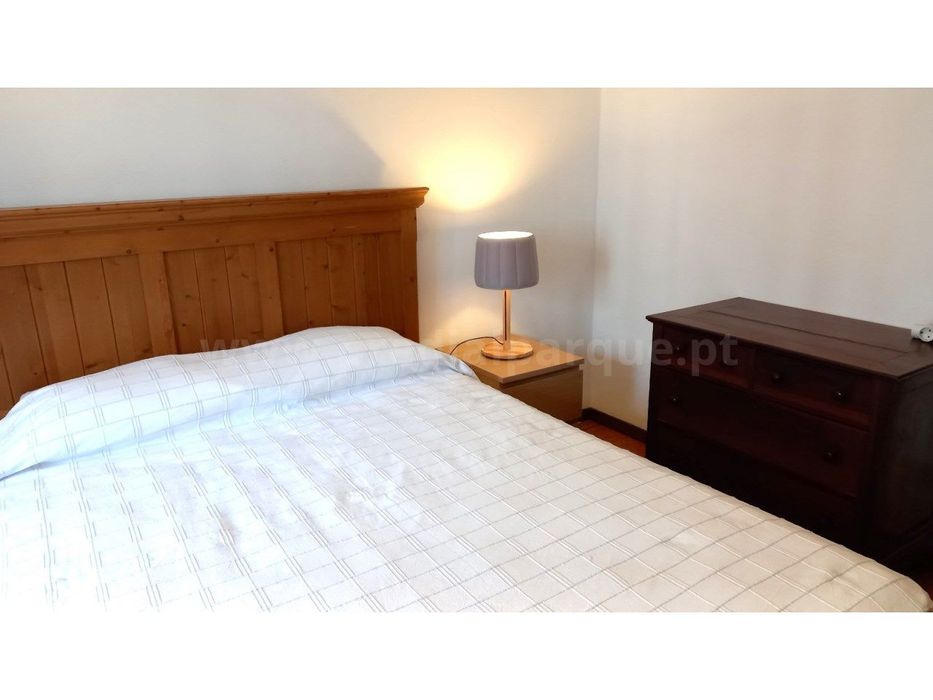 Apartamento T1 mobilado e equipado, junto ao Palácio de Cristal
