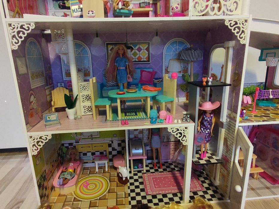 OGROMNY domek dla lalek Barbie + 11 lalek + akcesoria