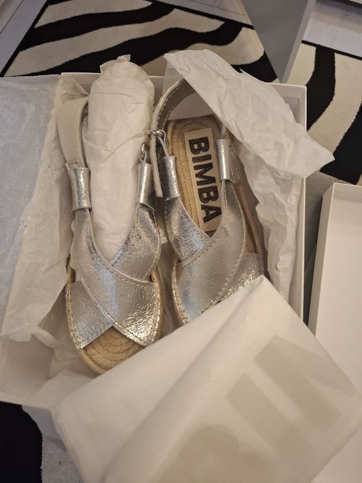 Sandálias 36 em Pele Bimba y Lola NOVAS