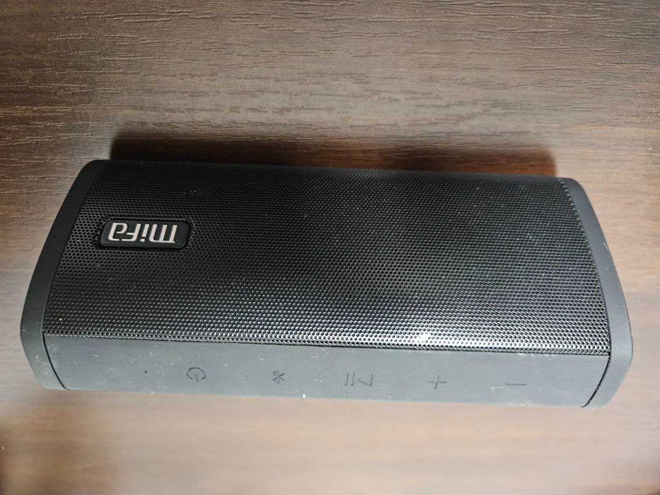 Блютуз колонка Mifa A10 чорна