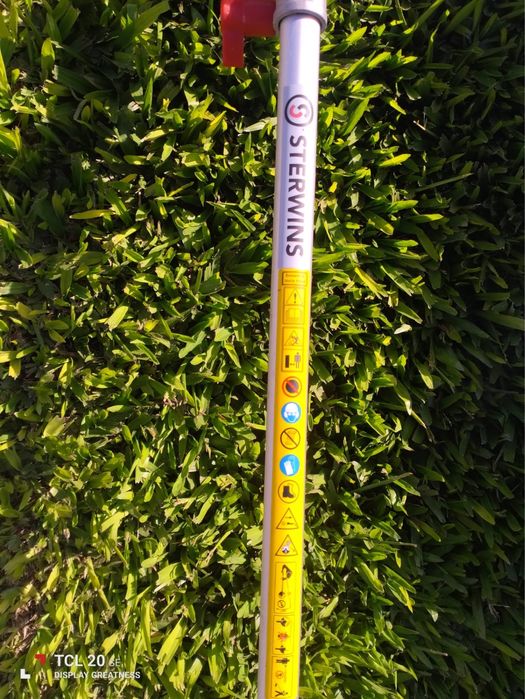 Máquina de fio para aparar os cantos da relva