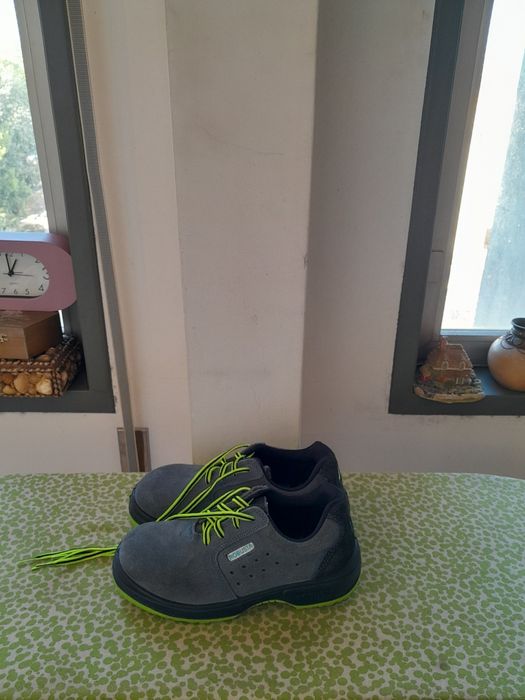 Vendo Sapatos de Senhor muito bonitos como novos