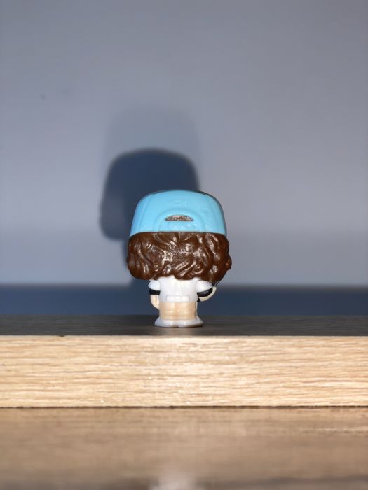 Дастін Дивні Дива Кіндер джой