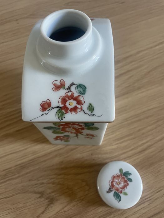 Peça de Decoração em Porcelana Pintada