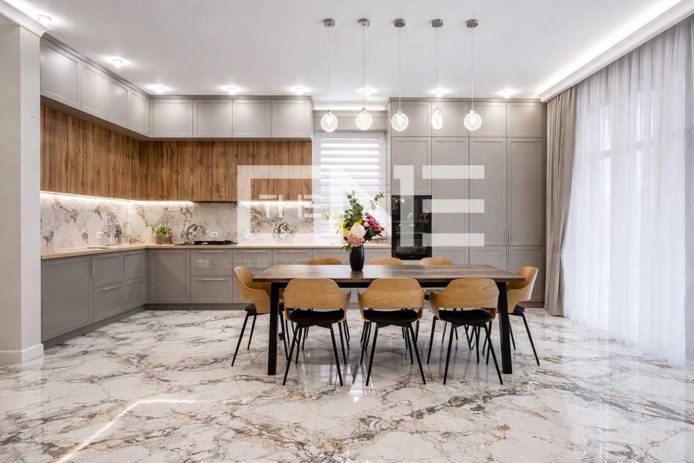 біля КМ КОНИК Шикарний автономний будінок