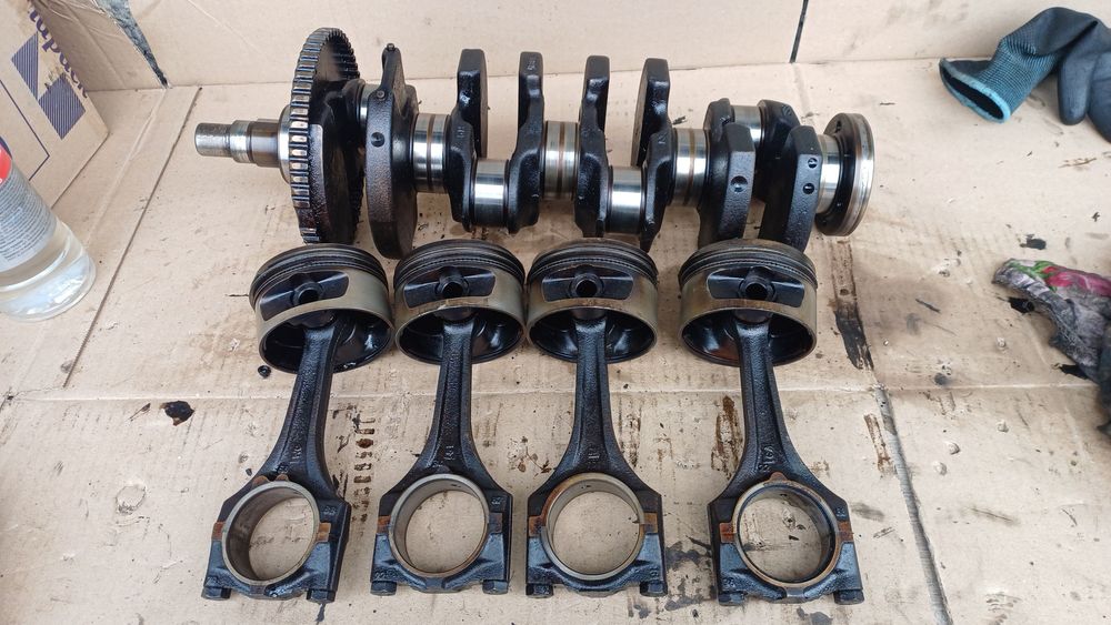 Коленвал колінвал 2.0 v8 Opel Vectra A Omega A