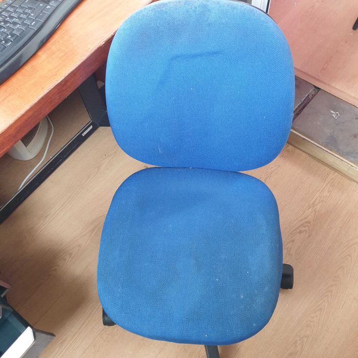 1 Secretária especial, que ninguém tem.