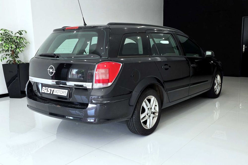 Opel Astra Caravan — fotografia 5